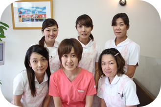 スタッフ6名の集合写真